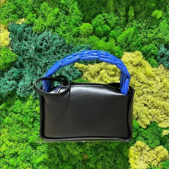 BHeveryday Elegant Handbag with Black Handle - Picture 4 of 7